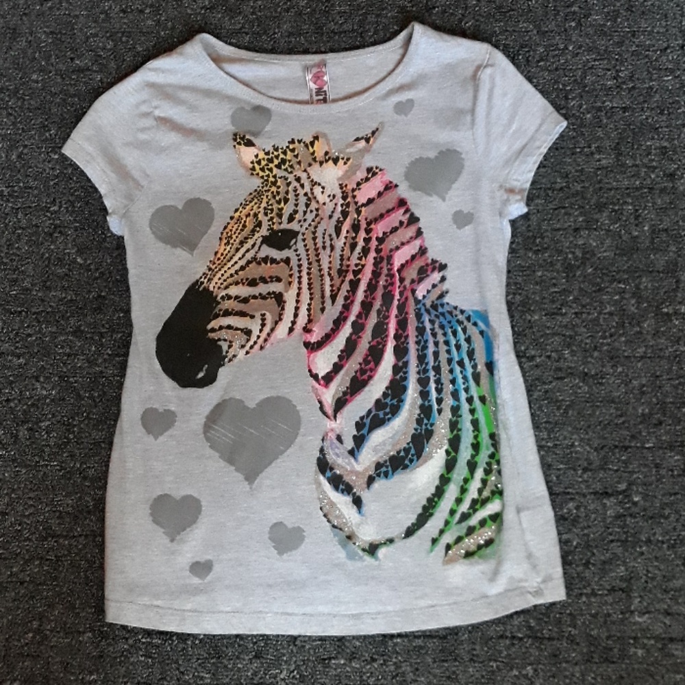 Zebra rainbow heart girl grey shirt